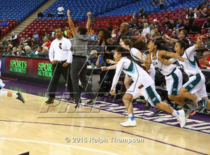 Thumbnail 2 in Sacred Heart vs Lakeside (CIF State D3 Final) photogallery.
