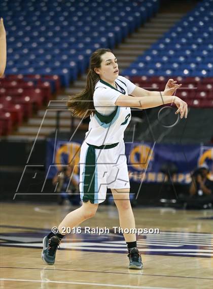 Thumbnail 2 in Sacred Heart vs Lakeside (CIF State D3 Final) photogallery.