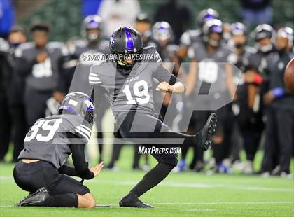 Thumbnail 2 in North Crowley vs. Byron Nelson (UIL 6A D2 Bi-district) photogallery.