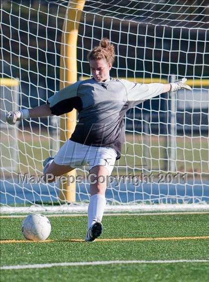 Thumbnail 1 in Darien @ Bunnell (CIAC Class L Quarterfinal) photogallery.