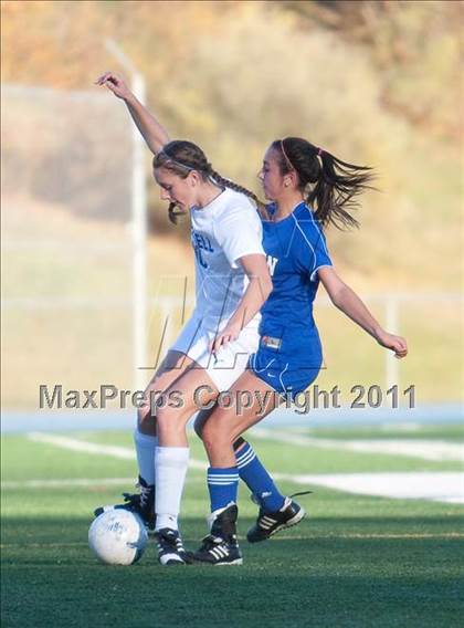 Thumbnail 3 in Darien @ Bunnell (CIAC Class L Quarterfinal) photogallery.