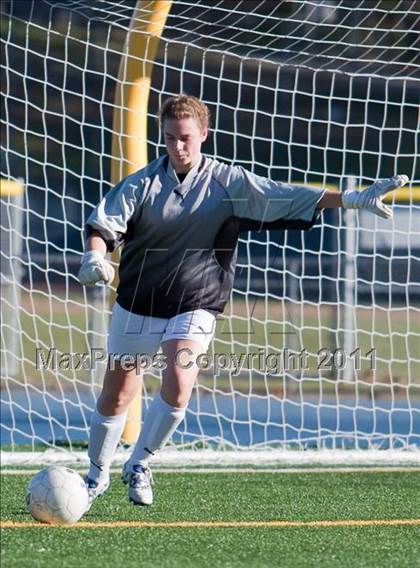 Thumbnail 3 in Darien @ Bunnell (CIAC Class L Quarterfinal) photogallery.