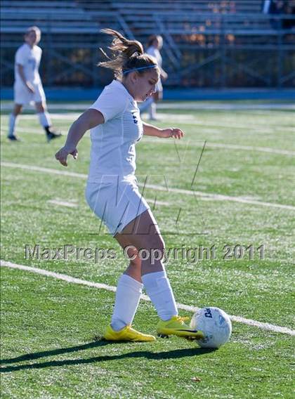 Thumbnail 2 in Darien @ Bunnell (CIAC Class L Quarterfinal) photogallery.