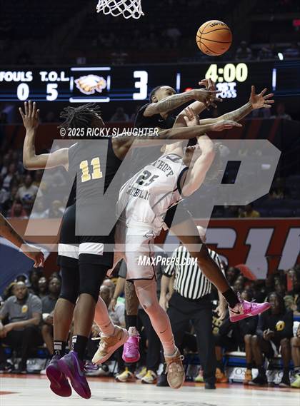 Thumbnail 3 in Althoff Catholic vs. Dyett (IHSA Class 2A Final) photogallery.