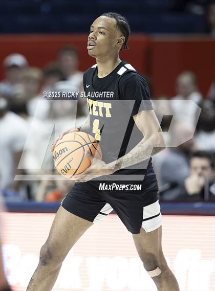 Thumbnail 2 in Althoff Catholic vs. Dyett (IHSA Class 2A Final) photogallery.