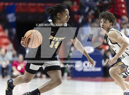 Thumbnail 2 in Althoff Catholic vs. Dyett (IHSA Class 2A Final) photogallery.