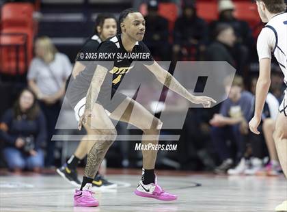 Thumbnail 3 in Althoff Catholic vs. Dyett (IHSA Class 2A Final) photogallery.