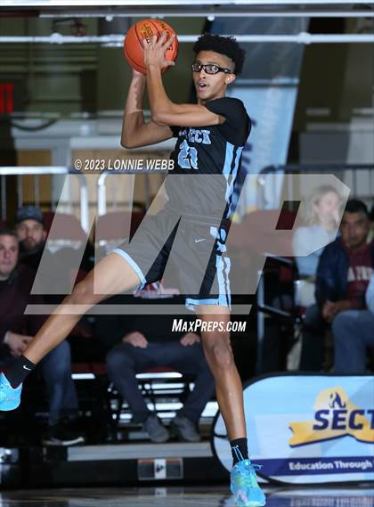 Thumbnail 1 in Rye Neck vs Valhalla (Section 1 Class B Semifinal) photogallery.