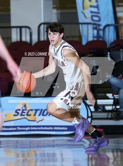 Thumbnail 1 in Rye Neck vs Valhalla (Section 1 Class B Semifinal) photogallery.