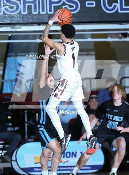 Thumbnail 1 in Rye Neck vs Valhalla (Section 1 Class B Semifinal) photogallery.