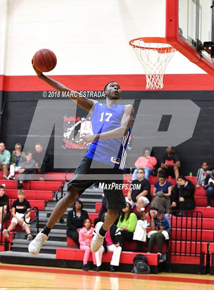 Thumbnail 1 in 2018 Pinellas County Public vs Private School Senior Showcase photogallery.