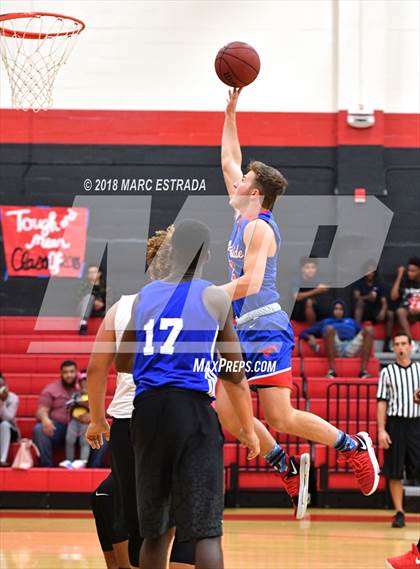 Thumbnail 3 in 2018 Pinellas County Public vs Private School Senior Showcase photogallery.