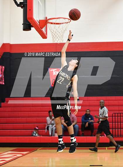 Thumbnail 2 in 2018 Pinellas County Public vs Private School Senior Showcase photogallery.
