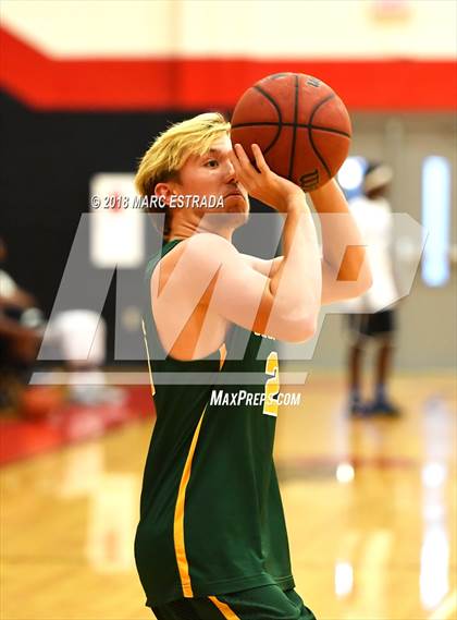 Thumbnail 1 in 2018 Pinellas County Public vs Private School Senior Showcase photogallery.