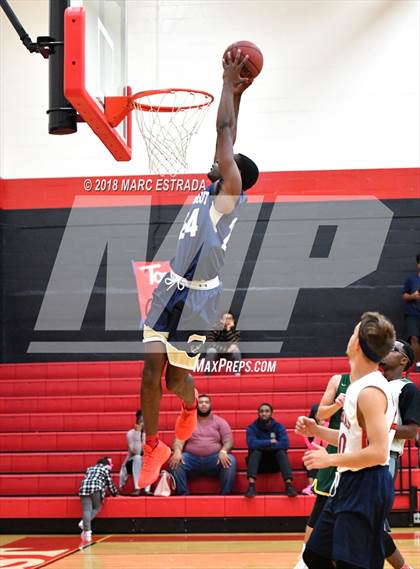 Thumbnail 3 in 2018 Pinellas County Public vs Private School Senior Showcase photogallery.