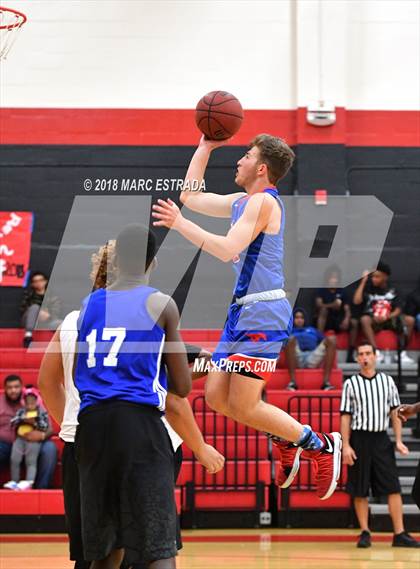 Thumbnail 2 in 2018 Pinellas County Public vs Private School Senior Showcase photogallery.