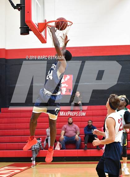 Thumbnail 1 in 2018 Pinellas County Public vs Private School Senior Showcase photogallery.