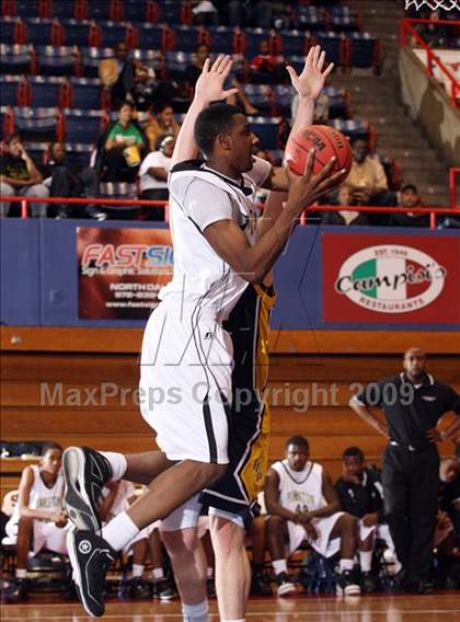 Thumbnail 2 in Highland Park vs Pinkston (Dallas Basketball Classic) photogallery.