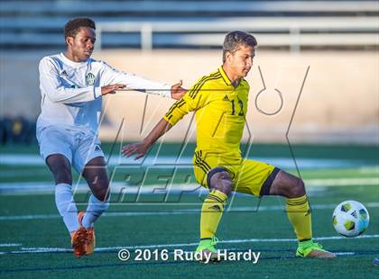 Thumbnail 2 in Lee vs. Stratford (UIL 5A Bi-District Playoff) photogallery.