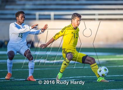 Thumbnail 1 in Lee vs. Stratford (UIL 5A Bi-District Playoff) photogallery.