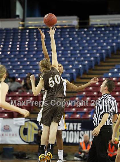 Thumbnail 1 in Bishop O'Dowd vs. Laguna Hills (CIF State D3 Final) photogallery.