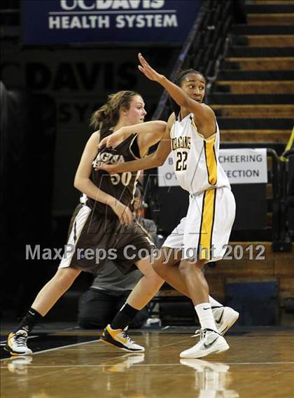 Thumbnail 1 in Bishop O'Dowd vs. Laguna Hills (CIF State D3 Final) photogallery.