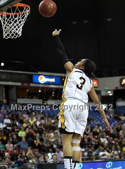 Thumbnail 2 in Bishop O'Dowd vs. Laguna Hills (CIF State D3 Final) photogallery.