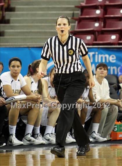 Thumbnail 1 in Bishop O'Dowd vs. Laguna Hills (CIF State D3 Final) photogallery.