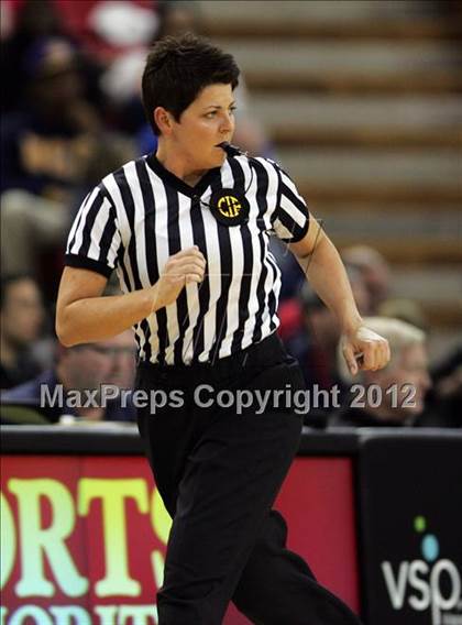 Thumbnail 1 in Bishop O'Dowd vs. Laguna Hills (CIF State D3 Final) photogallery.