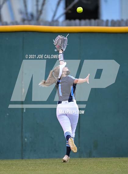 Thumbnail 3 in Churchill vs Johnson photogallery.