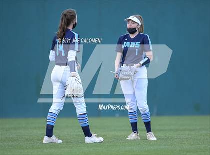 Thumbnail 3 in Churchill vs Johnson photogallery.