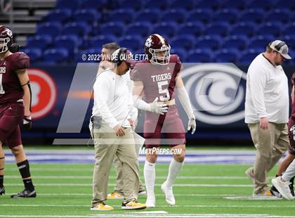 Thumbnail 2 in Harlingen @ Dripping Springs (UIL 6A Regional Playoff) photogallery.