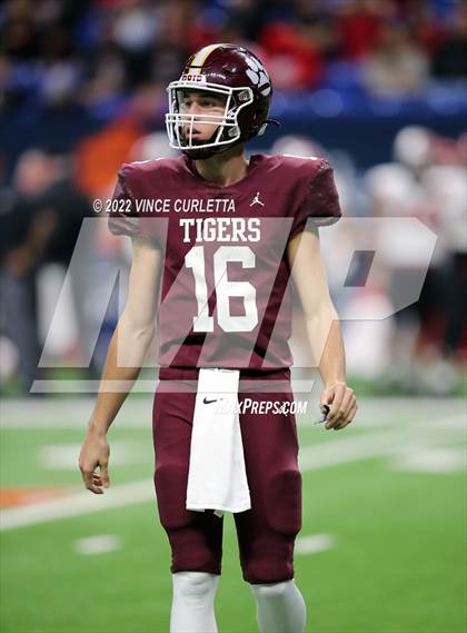 Thumbnail 1 in Harlingen @ Dripping Springs (UIL 6A Regional Playoff) photogallery.