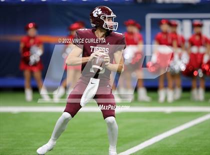 Thumbnail 3 in Harlingen @ Dripping Springs (UIL 6A Regional Playoff) photogallery.