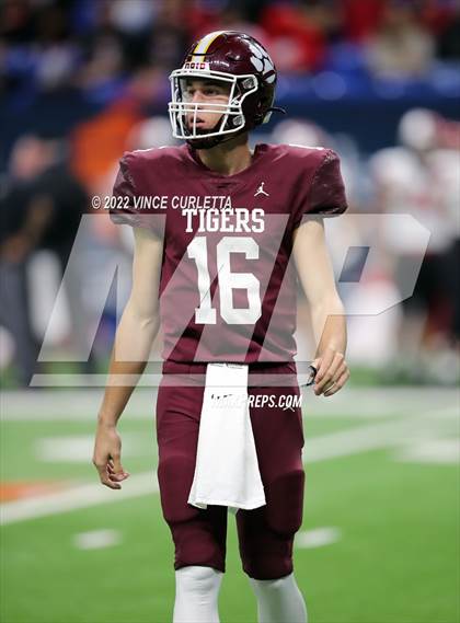 Thumbnail 2 in Harlingen @ Dripping Springs (UIL 6A Regional Playoff) photogallery.