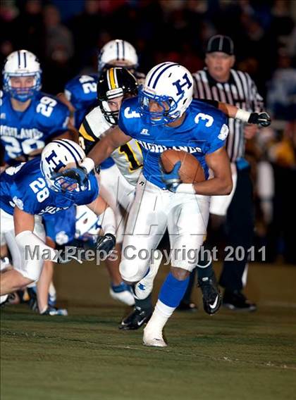 Thumbnail 3 in Highlands vs. Johnson Central (Class 4A KHSAA Commonwealth Gridiron Bowl) photogallery.