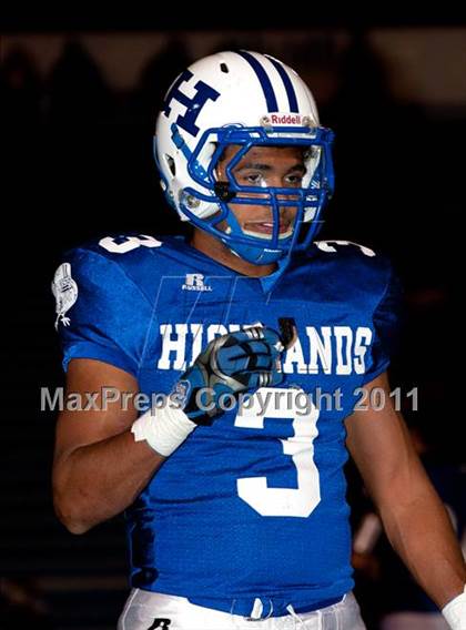 Thumbnail 2 in Highlands vs. Johnson Central (Class 4A KHSAA Commonwealth Gridiron Bowl) photogallery.