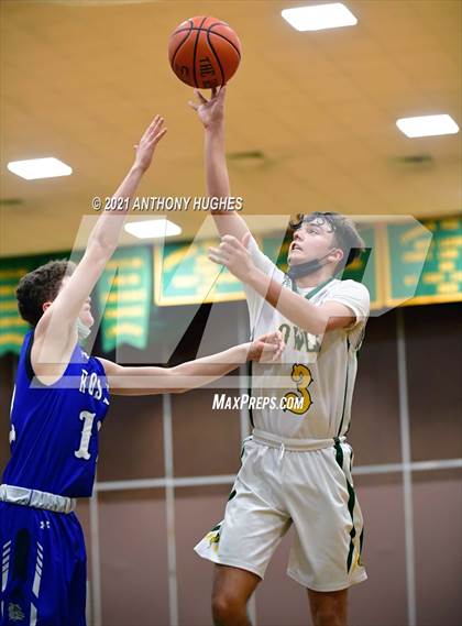 Thumbnail 2 in Roslyn vs Lynbrook photogallery.