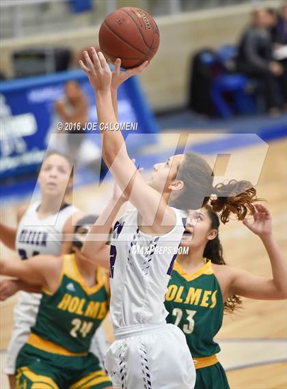 Thumbnail 3 in Holmes vs Warren photogallery.