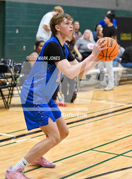 Thumbnail 2 in Thunderbird vs. Goldwater (Judy Dixon Holiday Tournament) photogallery.
