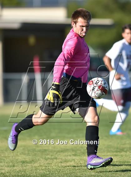 Thumbnail 2 in Lee [Robert E.] vs Canyon (Region 4 26-6A Bi-District Playoff) photogallery.