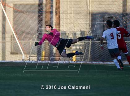 Thumbnail 2 in Lee [Robert E.] vs Canyon (Region 4 26-6A Bi-District Playoff) photogallery.