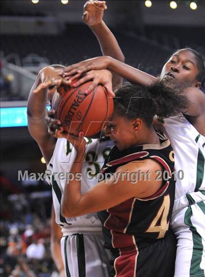 Thumbnail 1 in Clovis West vs. Poly (CIF SoCal D1 Final) photogallery.