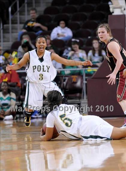 Thumbnail 2 in Clovis West vs. Poly (CIF SoCal D1 Final) photogallery.