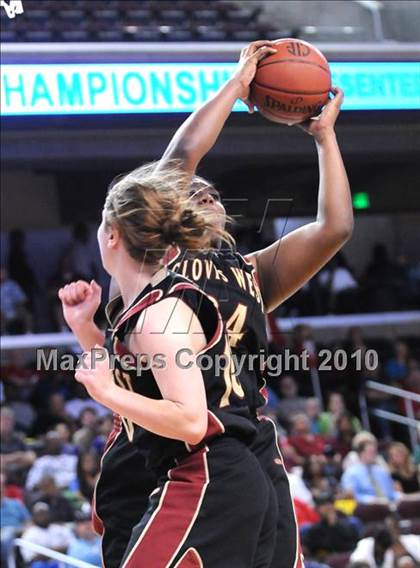 Thumbnail 3 in Clovis West vs. Poly (CIF SoCal D1 Final) photogallery.