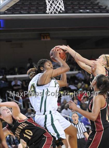 Thumbnail 2 in Clovis West vs. Poly (CIF SoCal D1 Final) photogallery.