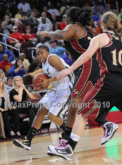 Thumbnail 3 in Clovis West vs. Poly (CIF SoCal D1 Final) photogallery.