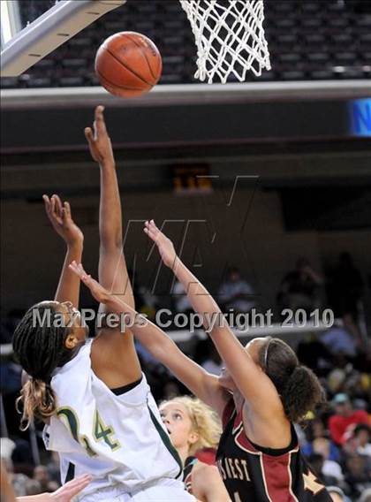 Thumbnail 3 in Clovis West vs. Poly (CIF SoCal D1 Final) photogallery.