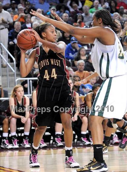 Thumbnail 2 in Clovis West vs. Poly (CIF SoCal D1 Final) photogallery.
