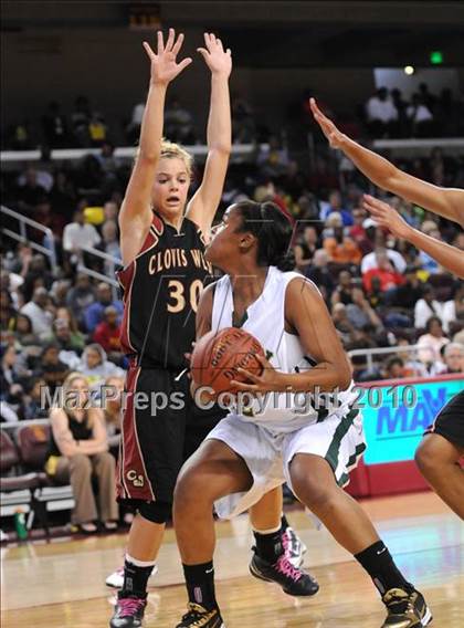 Thumbnail 1 in Clovis West vs. Poly (CIF SoCal D1 Final) photogallery.